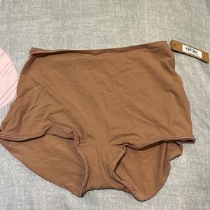 Skims Fits Everybody Boyshorts